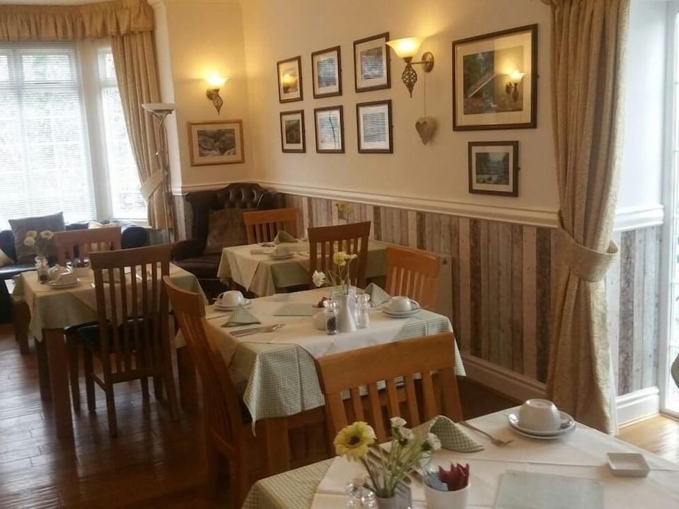 Oakfield House B&B Hotel in Wales