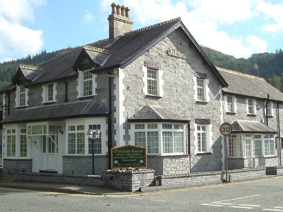 Oakfield House B&B Hotel in Wales