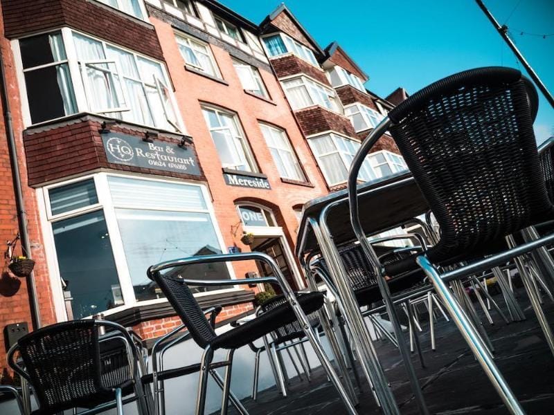 HQ Bar & Restaurant Hotel in Douglas