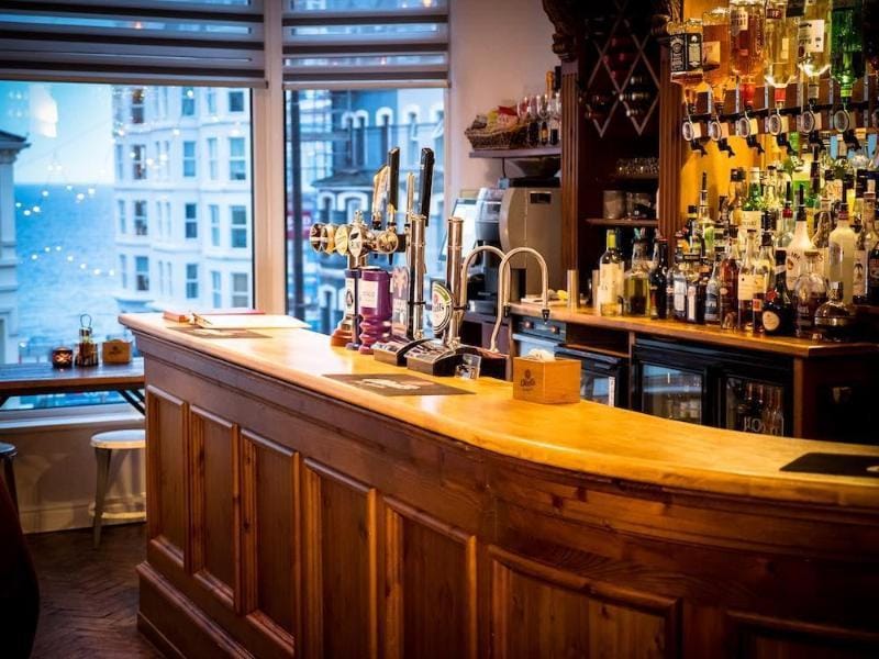 HQ Bar & Restaurant Hotel in Douglas