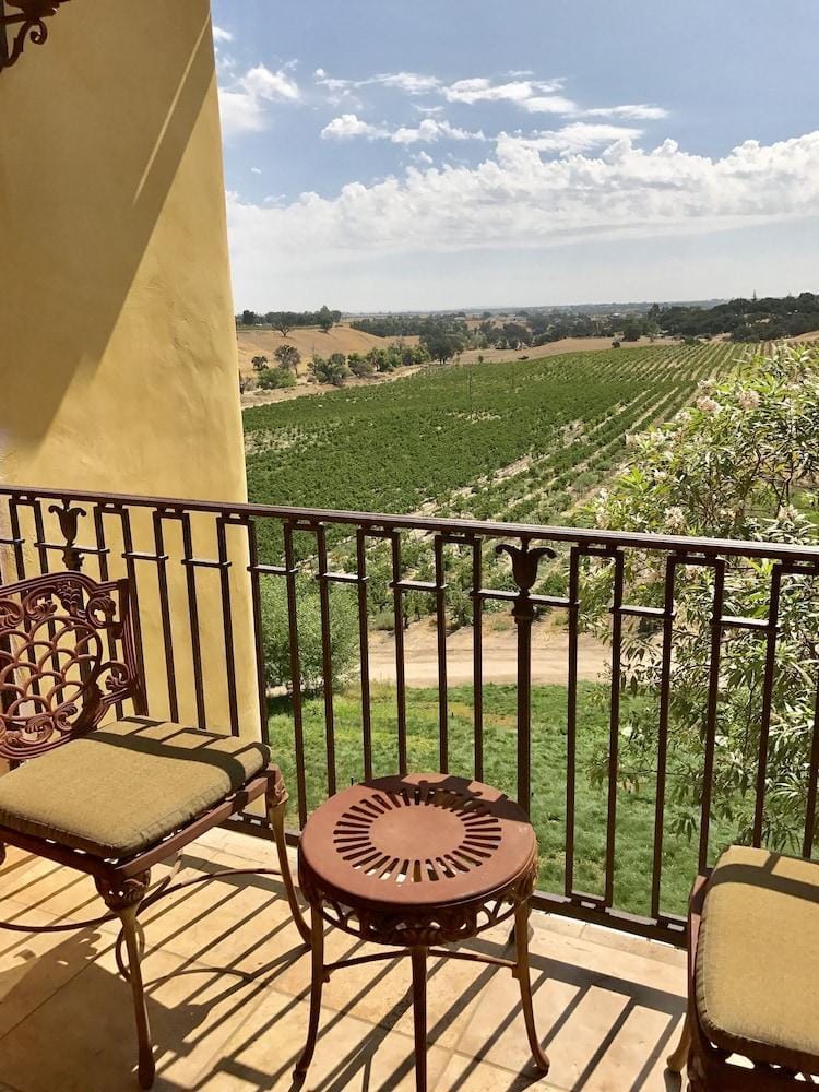 CaliPaso Winery Hotel in Paso Robles