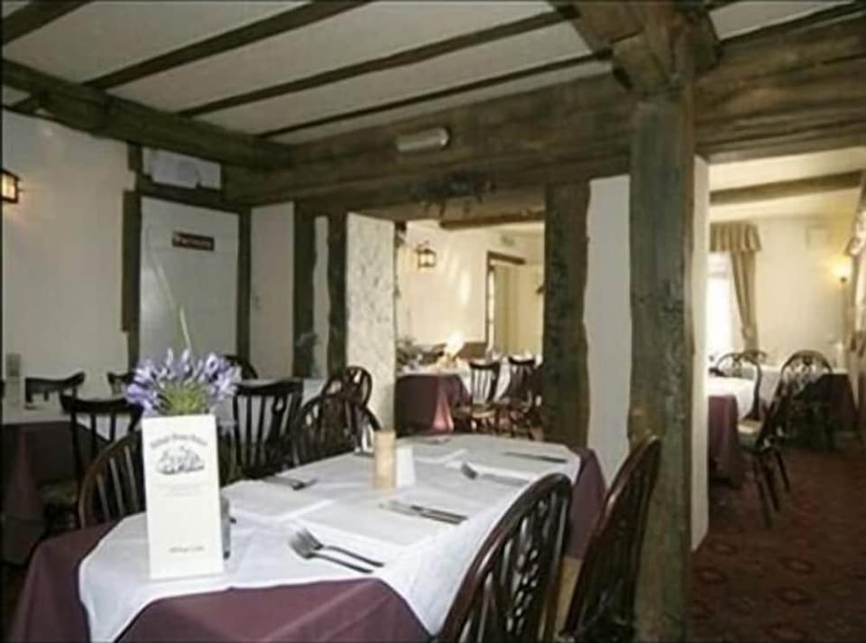 Village House Hotel - Inn Hotel in Arun District