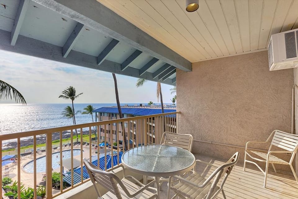 Kona Reef, A Raintree Vacation Club Resort Hotel in Holualoa