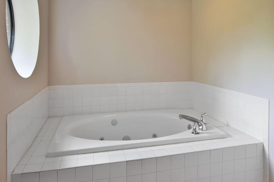 Holiday Inn Express & Suites Milford by IHG Hotel in Ohio