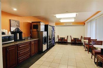 Willow Lodge Willoughby – Cleveland Mentor Hotel in Willoughby