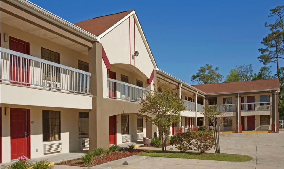 NOLA Inn Hotel in Slidell