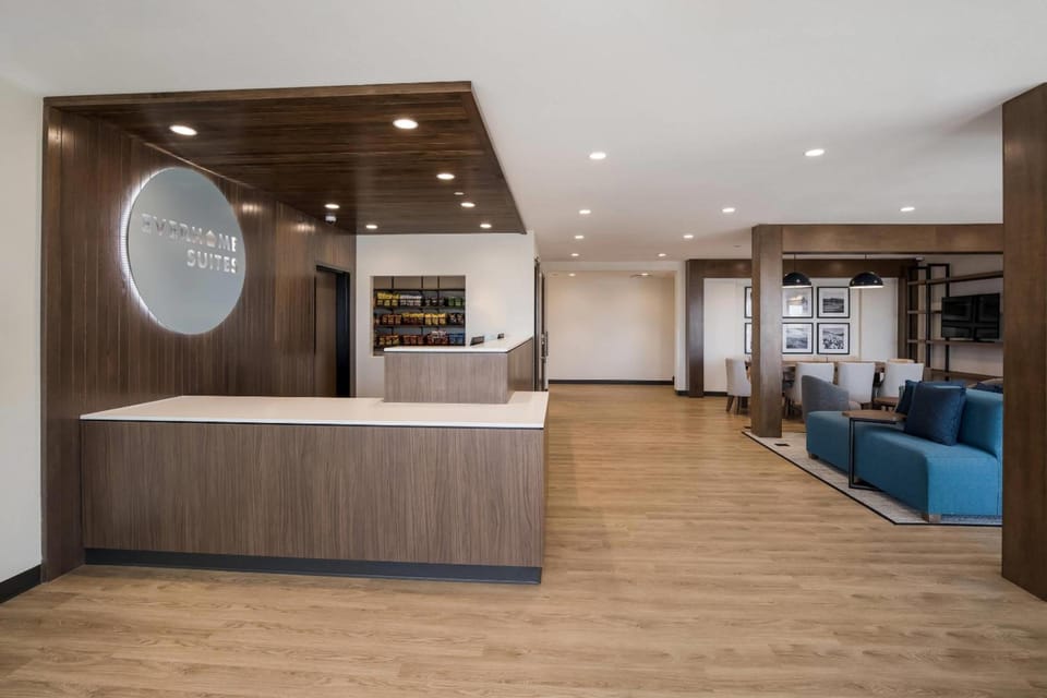 Everhome Suites Corona Hotel in Corona