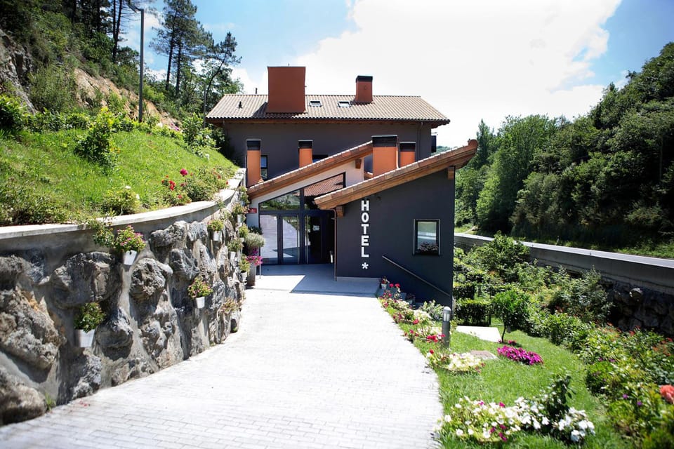 Hotel Boutique Txanka Erreka PARKING INCLUIDO Hotel in Basque Country