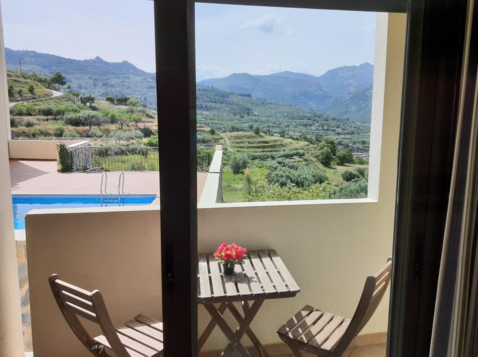 APARTAMENTOS SERRELLA - Rural Guadalest Hotel in Marina Baixa
