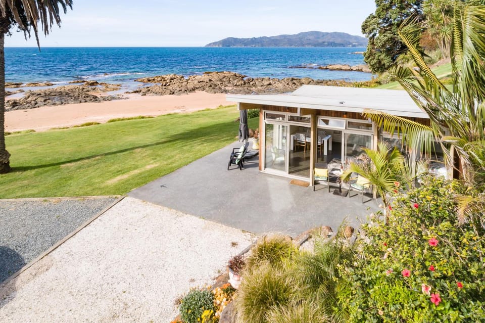 Golden Sand Beachfront, Cable Bay Stays, Cable Bay, Northland Hotel in Northland