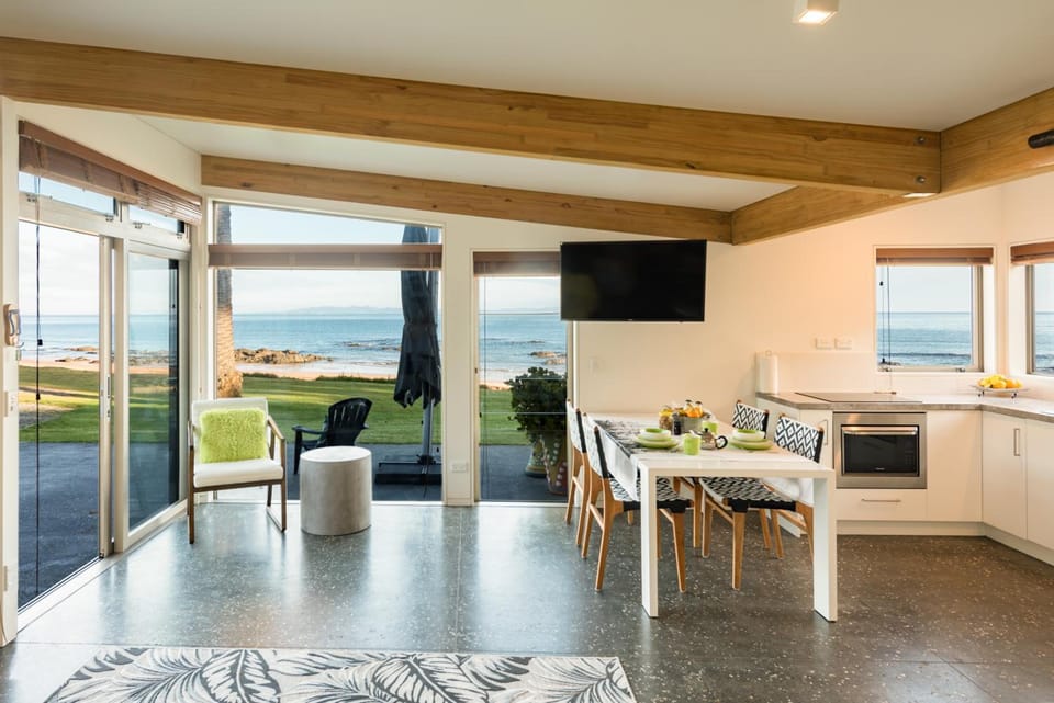 Golden Sand Beachfront, Cable Bay Stays, Cable Bay, Northland Hotel in Northland