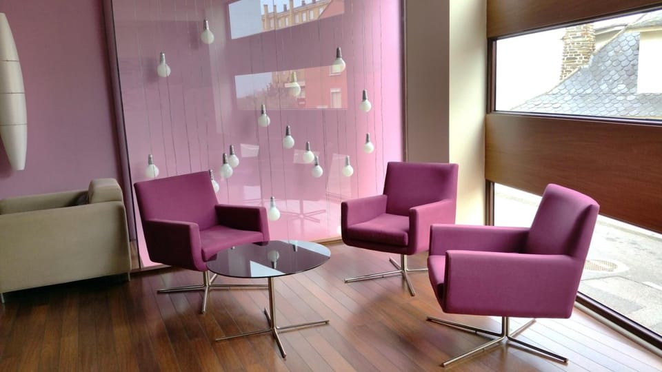 Shared lounge/TV area