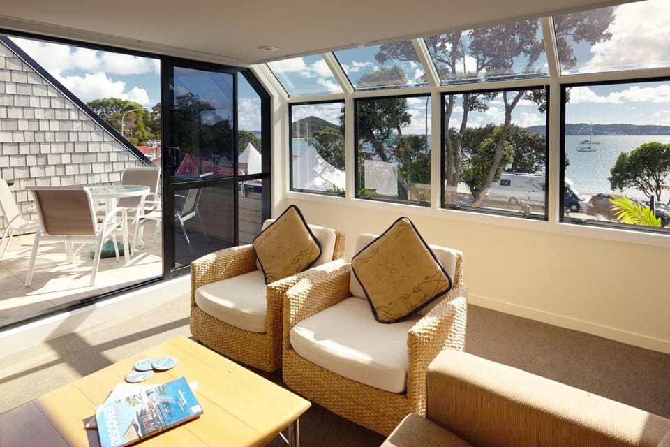 Pioneer Waterfront Apartments Hotel in Paihia