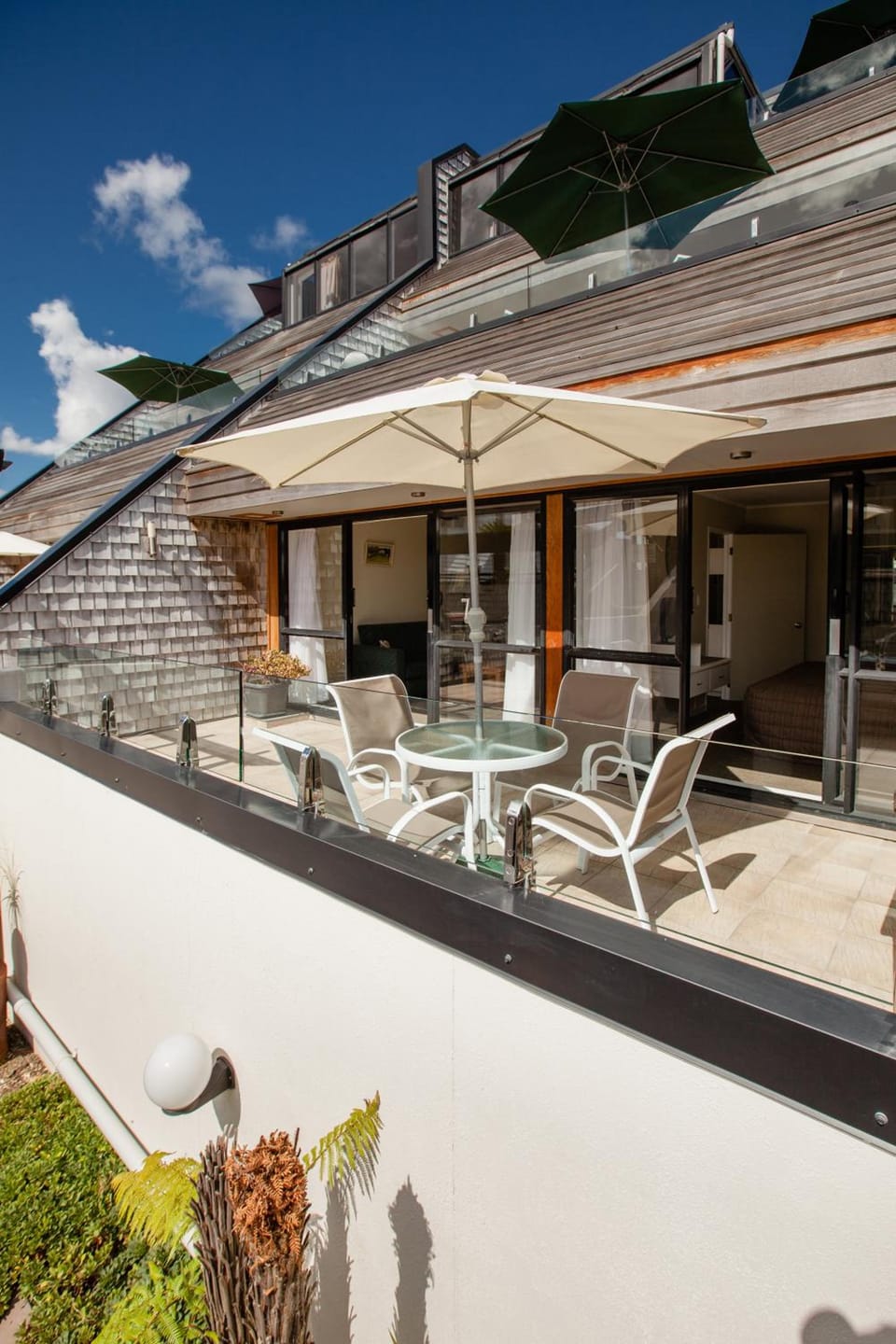 Pioneer Waterfront Apartments Hotel in Paihia