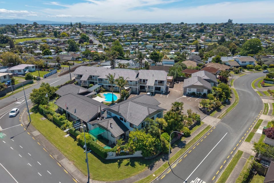 Summit Motor Lodge Motel in Tauranga