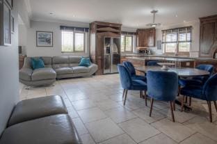 Knights Rest - 4 Bedroom Holiday Home - Princes Gate - Narberth Hotel in Wales
