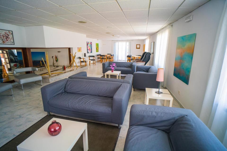 Shared lounge/TV area