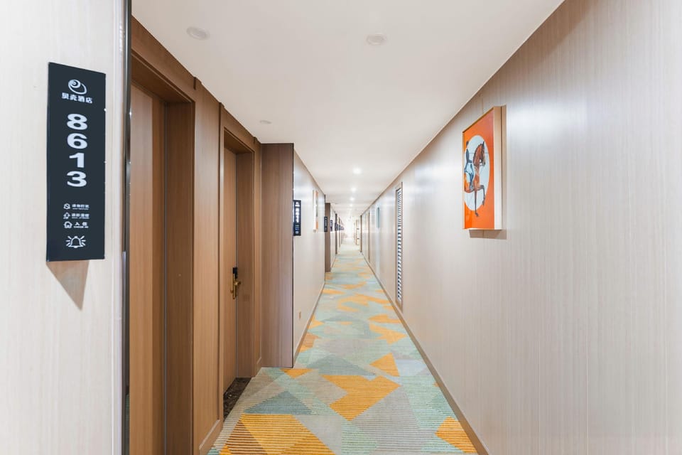 Shell Hotel Wuhu Kanngfu Road Dongfang Longcheng Wanda Plaza Hotel in Nanjing