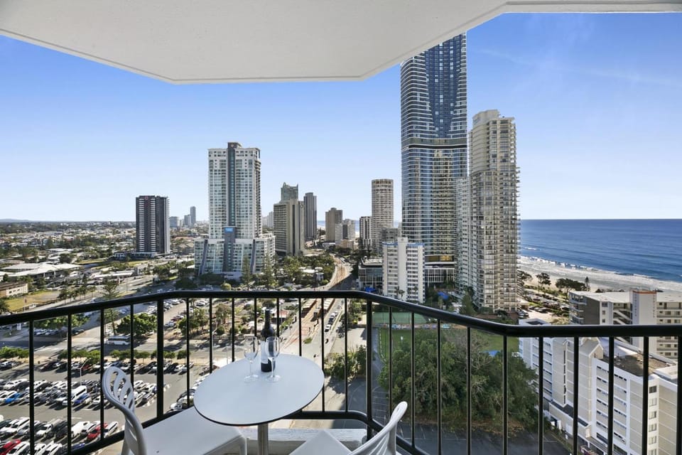 Ocean View 2-Bed Studio In the Heart of Surfers Inn in Surfers Paradise Boulevard