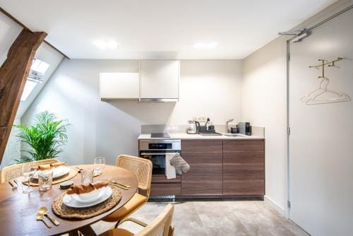Family penthouse 7-Minutes from Rotterdam Central Newly Build top floor terrace R5 Hotel in Rotterdam