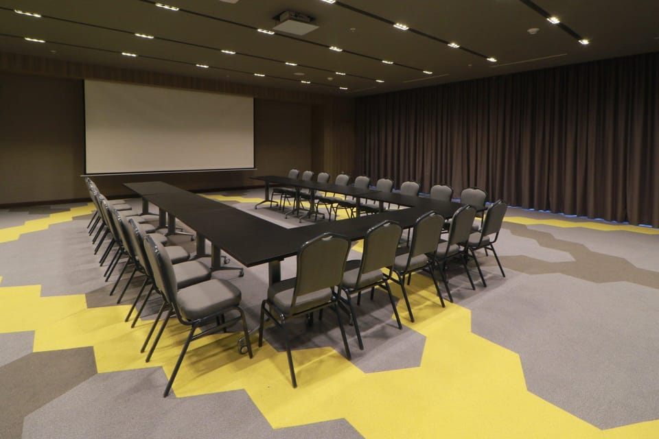 Meeting room(s)
