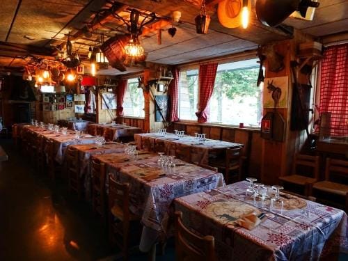 MONTLO RELAIS DES CERFS Hotel in Auvergne-Rhône-Alpes