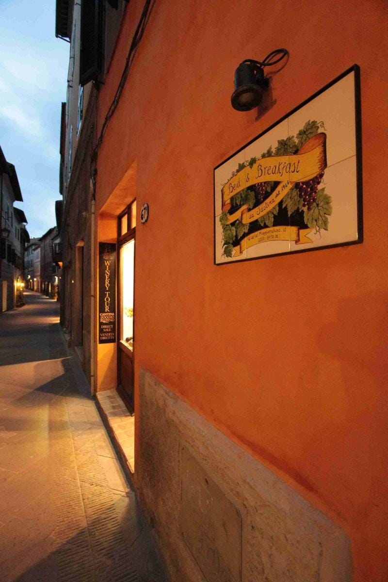 Idolina Guest House Hotel in Montalcino