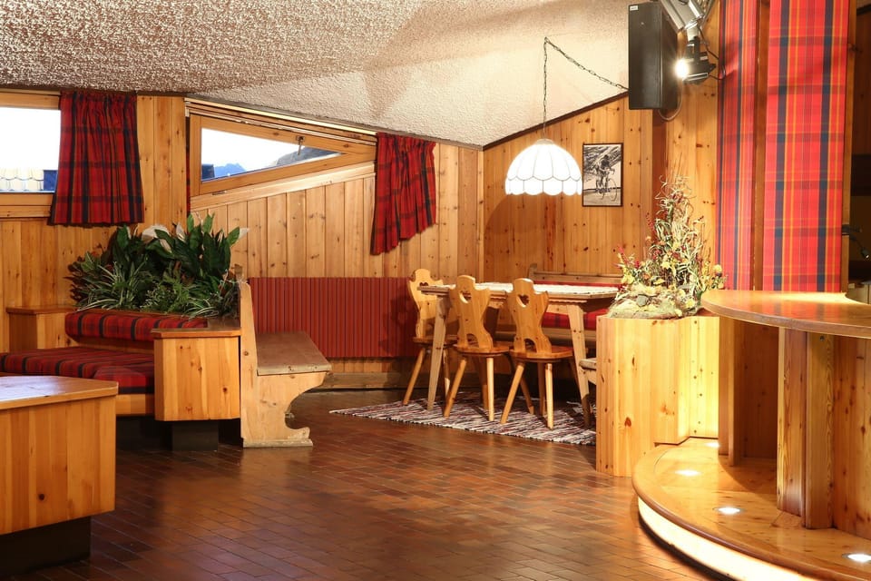 Albergo Quarto Pirovano Hotel in Canton of Grisons