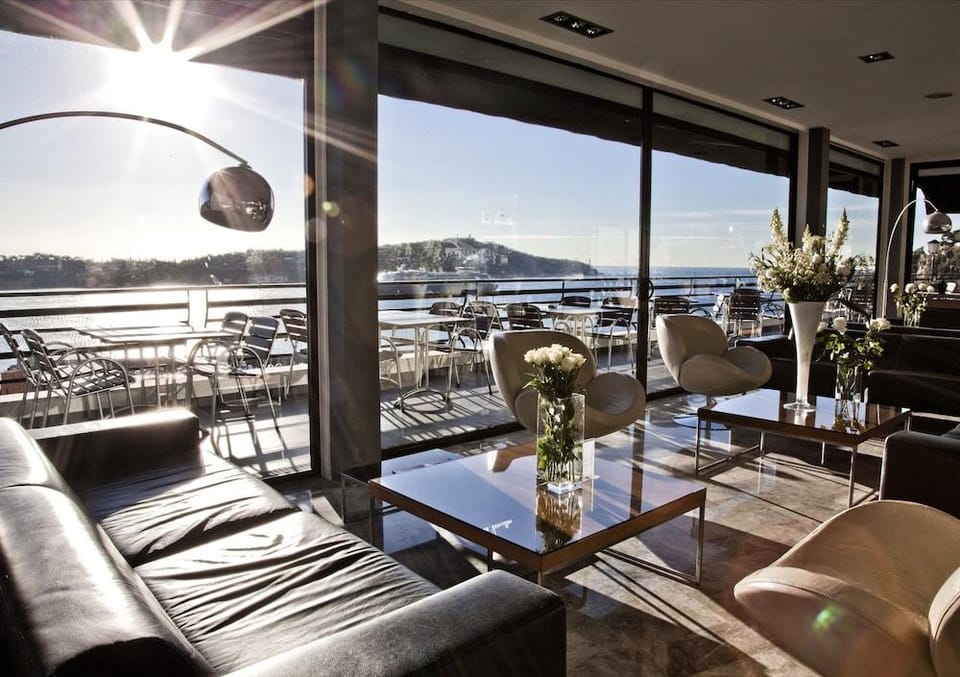 Le Versailles Hotel in Villefranche-sur-Mer