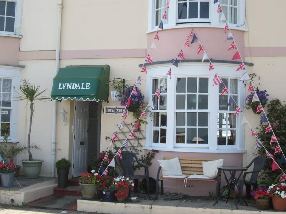 Lyndale Guest House Hotel in Weymouth