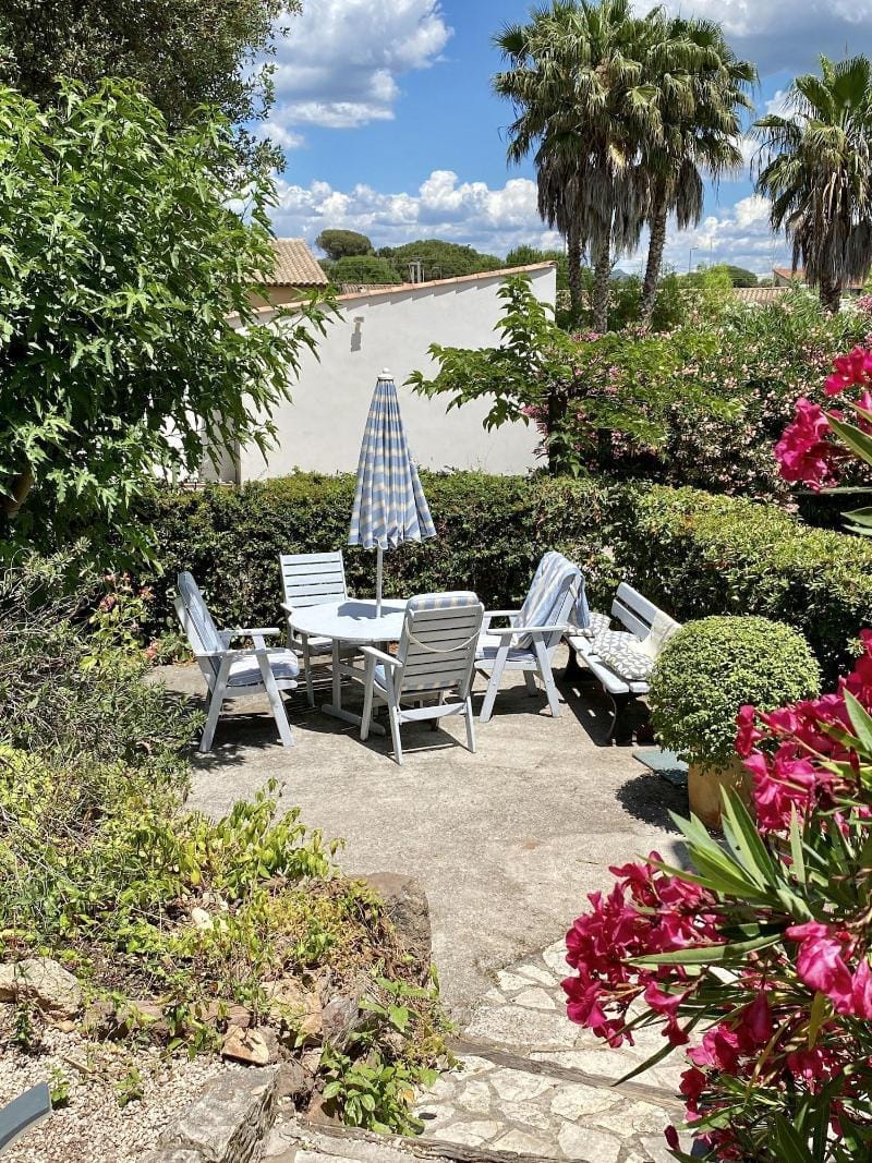 Le Mas Du Bijou Bleu Hotel in Roquebrune-sur-Argens