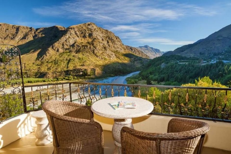 Nugget Point Hotel Hotel in Queenstown