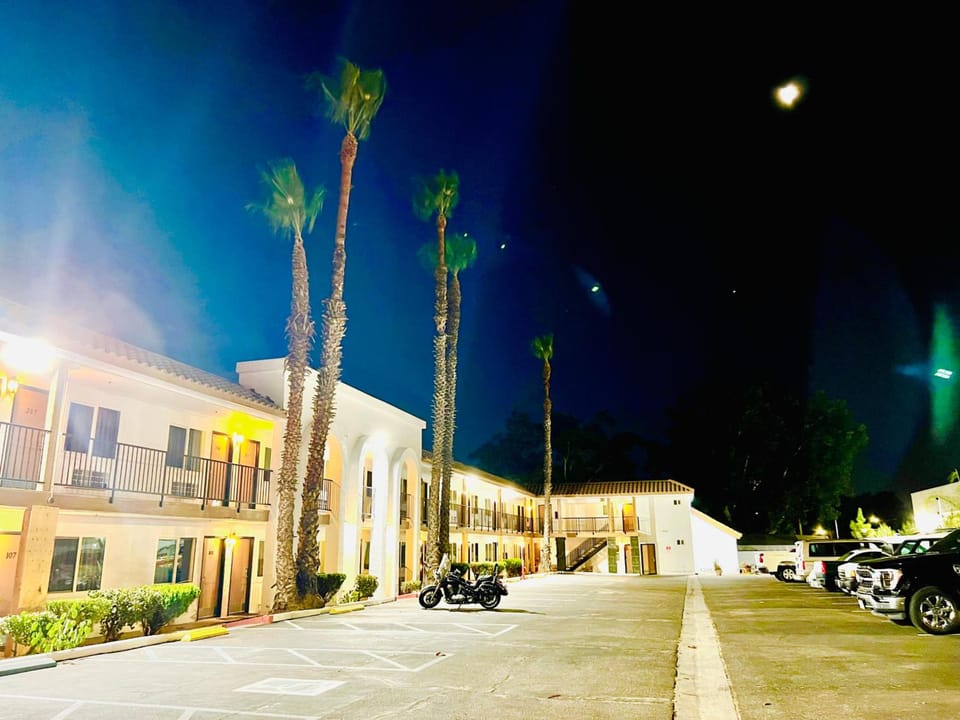 Casa Blanca Hotel - Cypress, Buena Park Hotel in Cypress