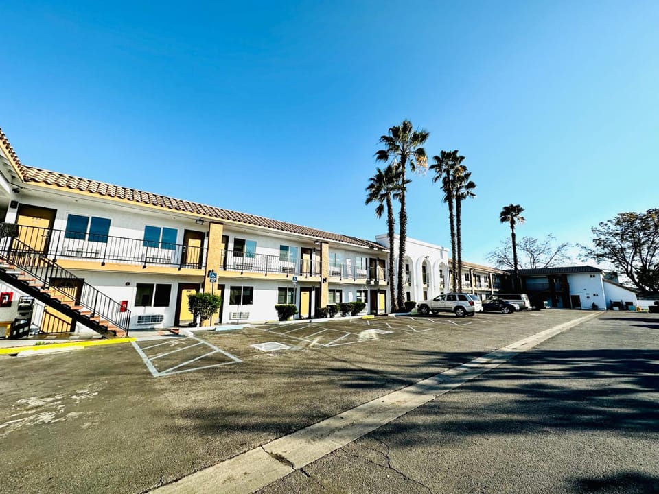 Casa Blanca Hotel - Cypress, Buena Park Hotel in Cypress
