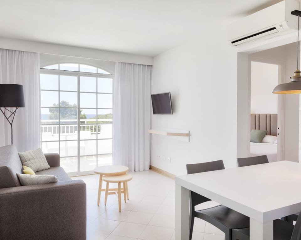 Ilunion Menorca Apartment hotel in Serpentona