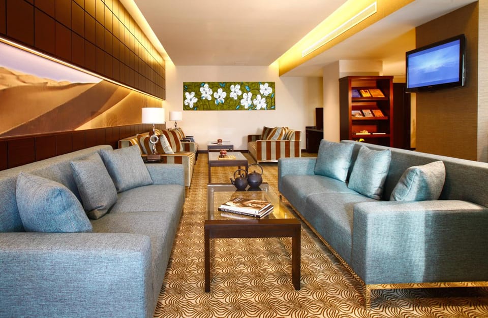 Shared lounge/TV area