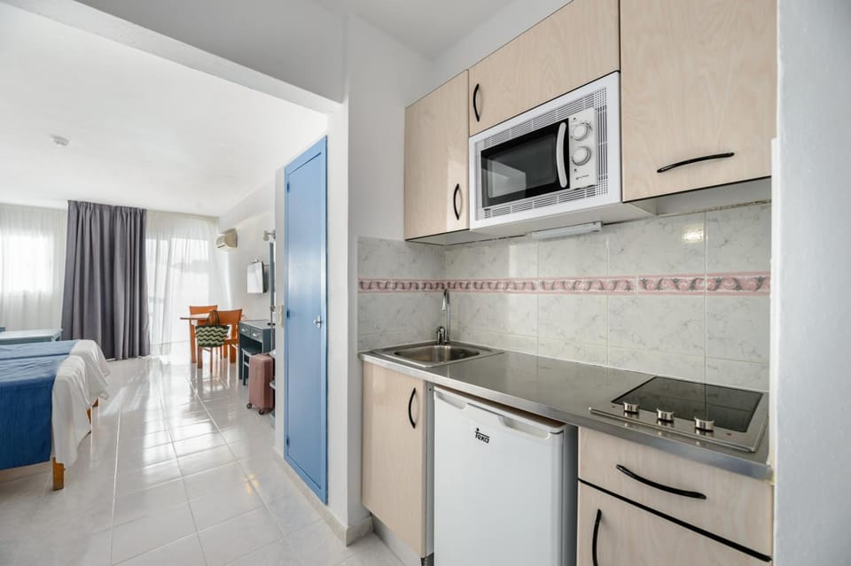 Hotel Apartamentos Vibra Central City - Adults only Apartment hotel in Sant Antoni Portmany