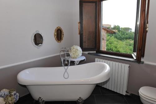Dimora Sotto la Rocca Hotel in Tuscany
