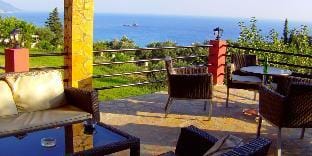 Relaxing Apartments, Swimming Pool - Pelekas Beach Hotel in Corfu, Greece