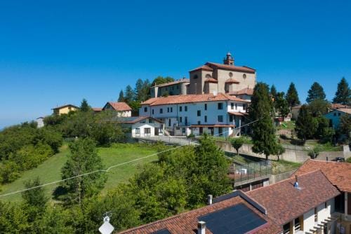 Moncrivel Rooms & Relax Hotel in Liguria
