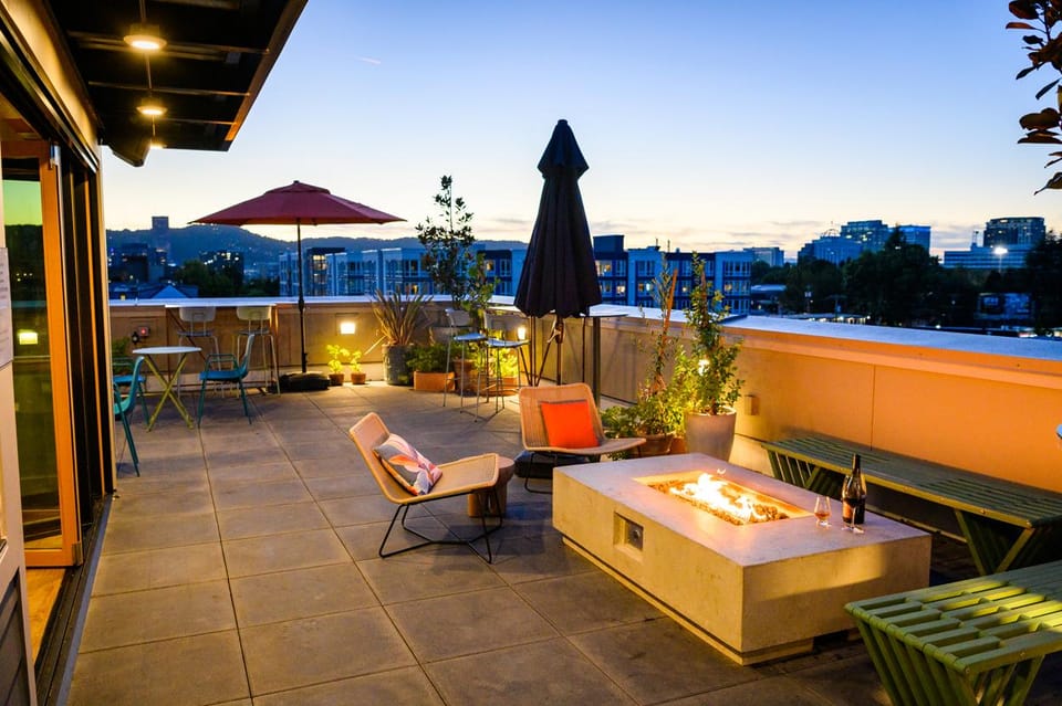 Lolo Pass Hotel in Portland