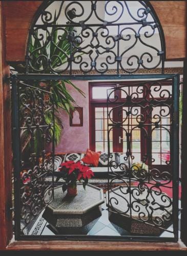 Riad Agraba, 1001 nights Hotel in Limburg (province)