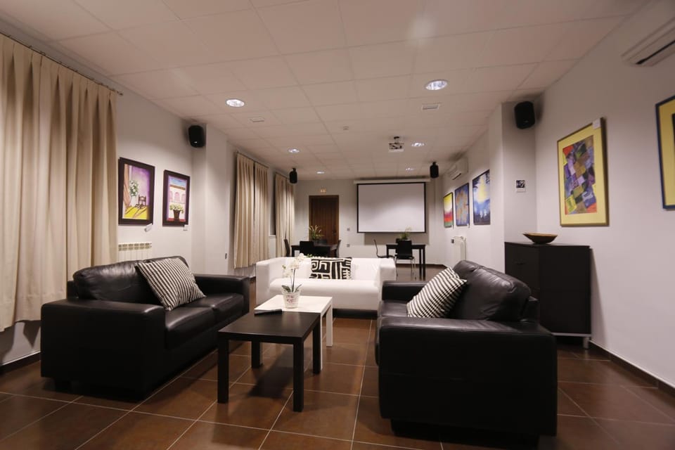 Shared lounge/TV area