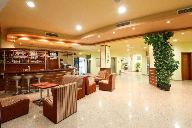 Bar/lounge