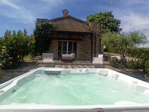 Ca' Gulino - Urbino - Villa con Minipiscina in Borgo Antico Hotel in Marche