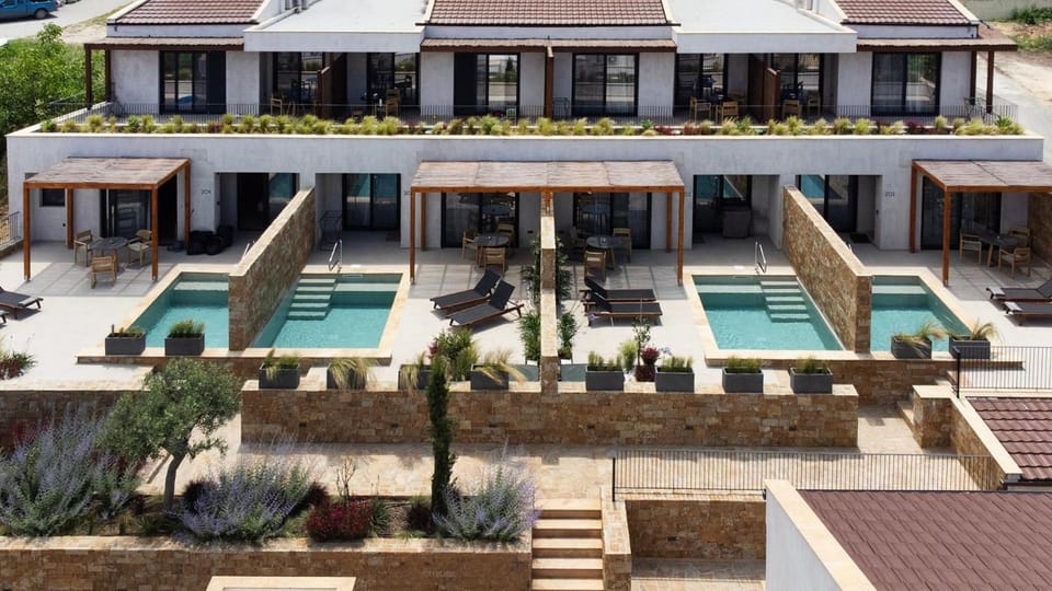 Pnoes Luxury Suites Apartment hotel in Halkidiki
