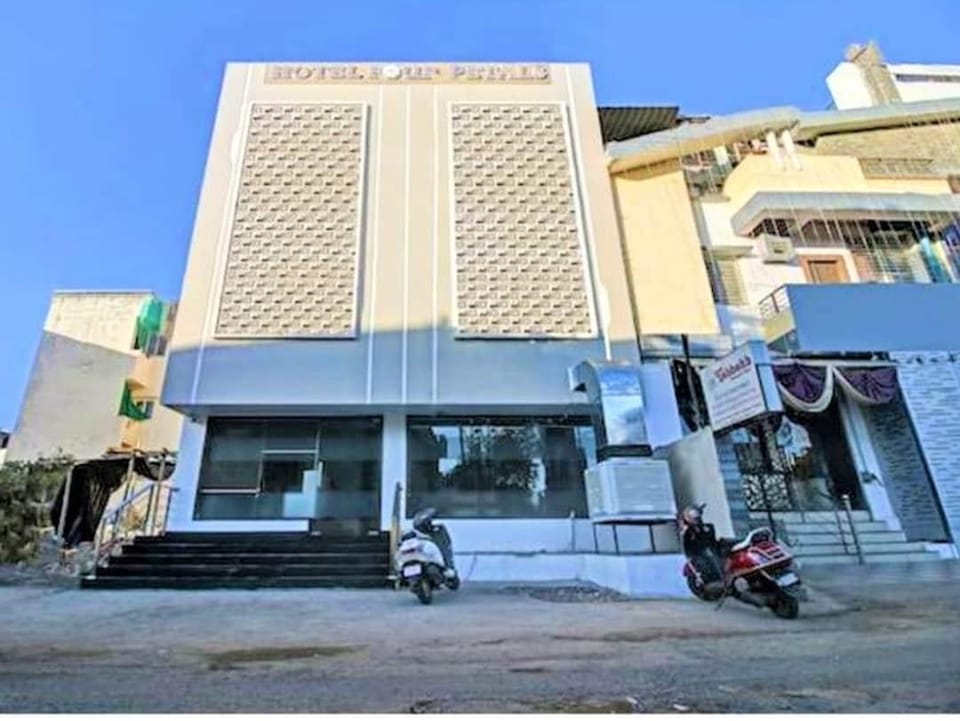 Hotel Four Petals Hotel in India