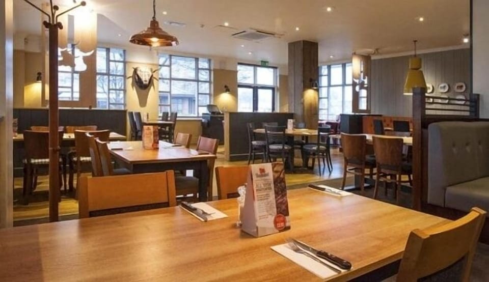 Britannia Inn Glasgow Hotel in Glasgow