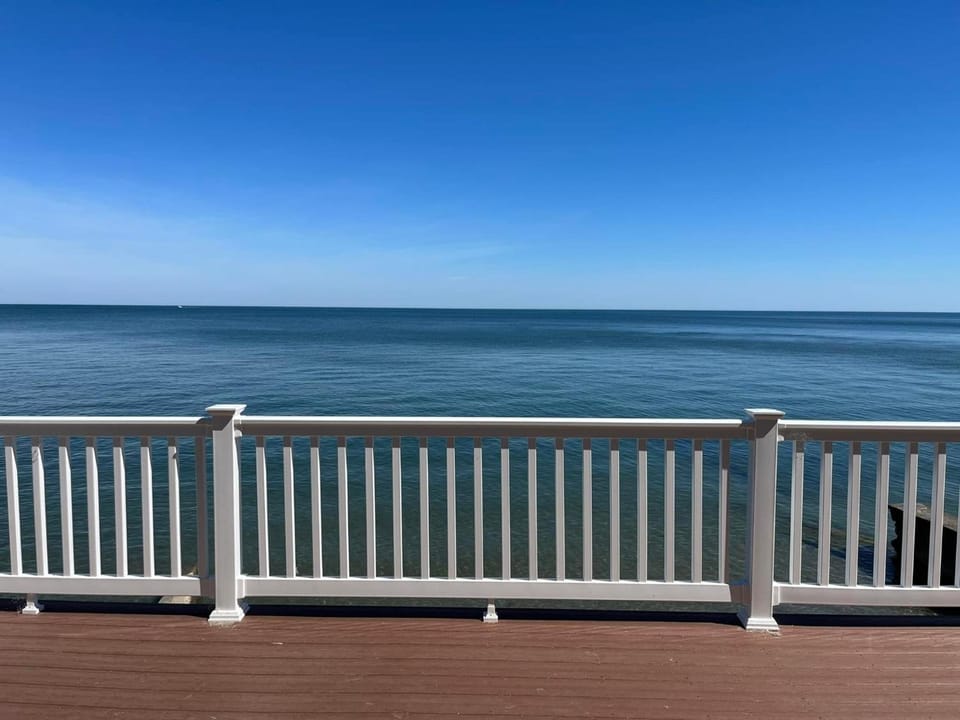 Pete's Lakefront Motel, LLC Motel in Geneva-on-the-Lake