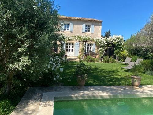 La PARADOUNE 1 Hotel in Arles